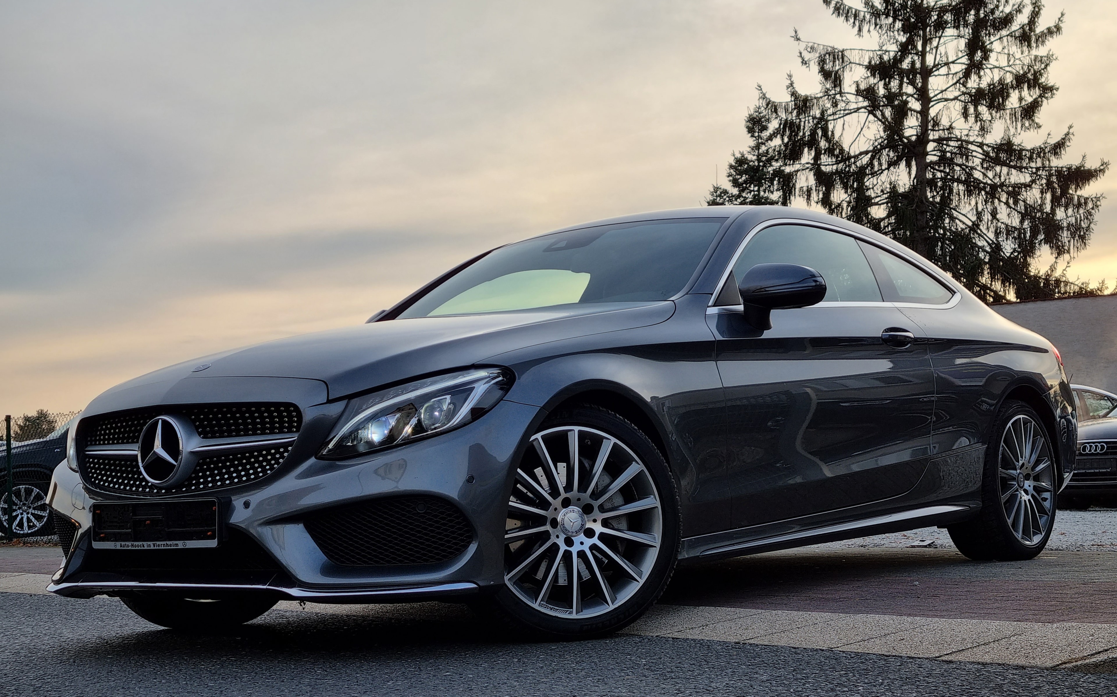 Mercedes-Benz C-Klasse Coupé bei Sonnenuntergang